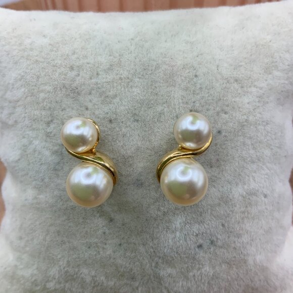 RMN (AVON) Vintage Faux Double Pearl Gold Tone Knot Stud Earrings - Picture 2 of 6